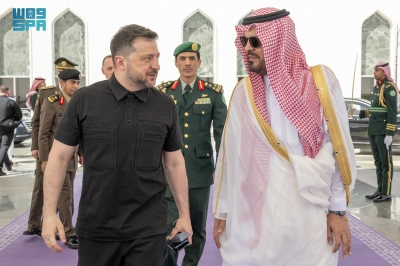 رئيس أوكرانيا يغادر جدة ونائب أمير مكة في مقدمة مودعيه