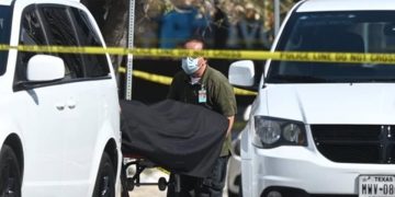 شخص يرتدي قميصًا عليه علم إيران يقتل ويصيب 16 شخصًا في إطلاق نار بأمريكا