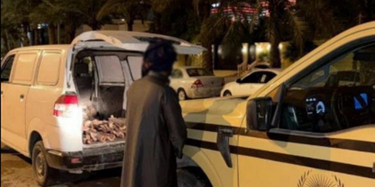 ضبط مواطن لنقله حطبًا محليًا في منطقة الرياض