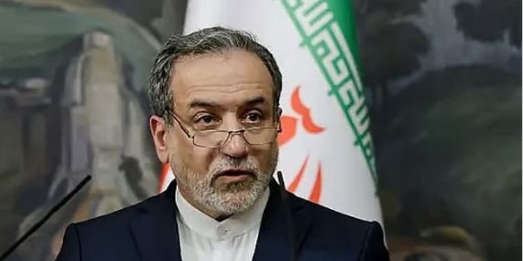 عراقجي لنظيره الفرنسي: على الدول الامتناع عن أي عمل من شأنه تصعيد الصراع