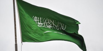 في يوم العلم السعودي.. مواطنون ومواطنات يجددون الفخر براية العز والانتماء