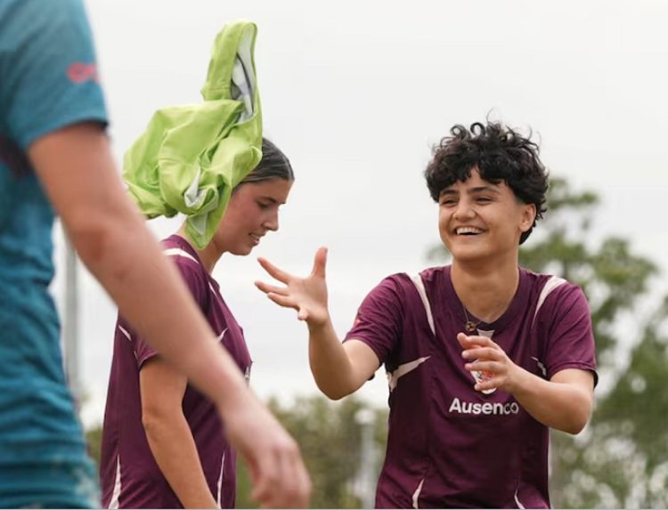 لاعبتا كرة قدم إيرانيتان طلبتا اللجوء في أستراليا تتدربان مع ناد محلي