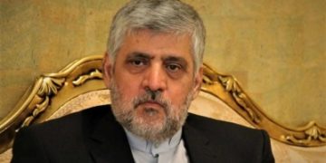 لبنان يطرد المبعوث الإيراني ويعلنه شخصاً غير مرغوب فيه
