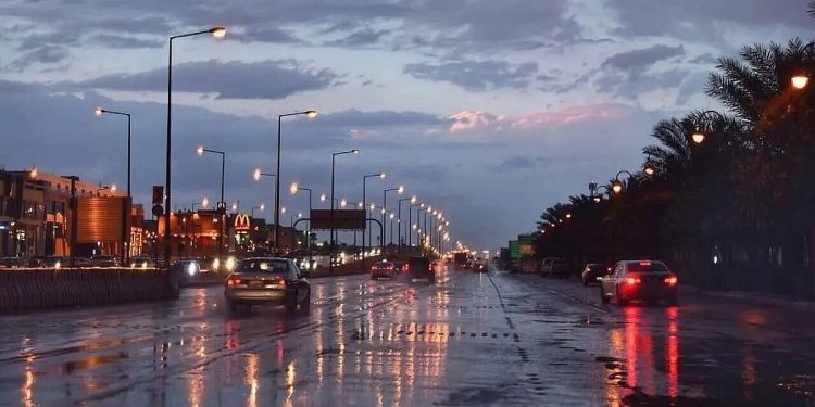 لتعزيز كفاءة الحالة المطرية.. تجهيز 9 آلاف فرد وأكثر من 2000 آلية بمختلف المواقع الحيوية بالرياض