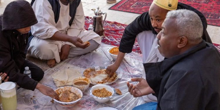 موائد الإفطار الجالية السودانية بمنطقة الحدود الشمالية تعكس عمق الموروث الثقافي