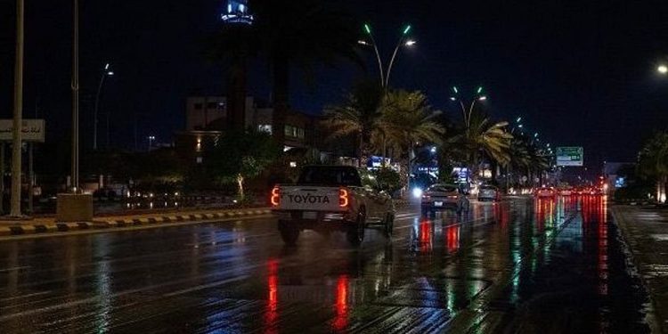 هطول أمطار على عدد من مدن منطقة القصيم واستمرار الحالة المطرية