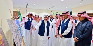 وزير البلديات والإسكان يختتم زيارته إلى جدة بتفقد المشاريع التنموية