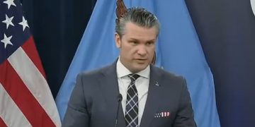 وزير الحرب الأمريكي: إيران تأخذ العالم رهينة بسبب طموحاتها النووية.. ودمرنا قدراتها الجوية والبحرية