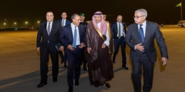 وزير الخارجية المصري يصل إلى الرياض