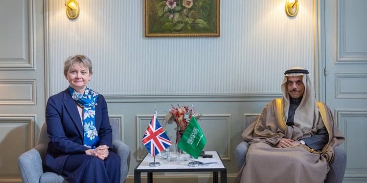 وزير الخارجية يبحث المستجدات على الساحة الإقليمية مع نظرائه في بريطانيا وألمانيا وإيطاليا
