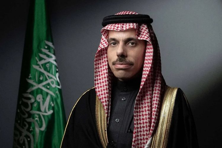 وزير الخارجية يبحث مستجدات التصعيد في المنطقة مع نظيريه في كوريا وكندا