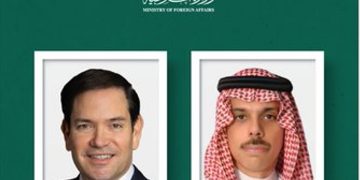 وزير الخارجية يبحث مع نظيره الأمريكي الاعتداءات الإيرانية الغاشمة على المملكة ودول المنطقة