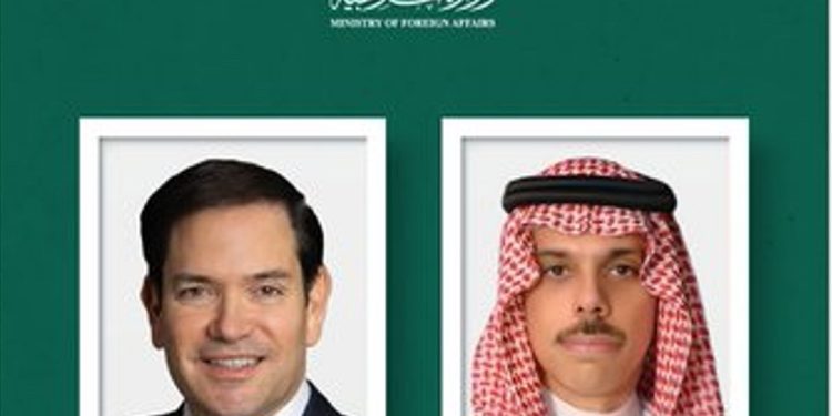 وزير الخارجية يبحث مع نظيره الأمريكي الاعتداءات الإيرانية الغاشمة على المملكة ودول المنطقة
