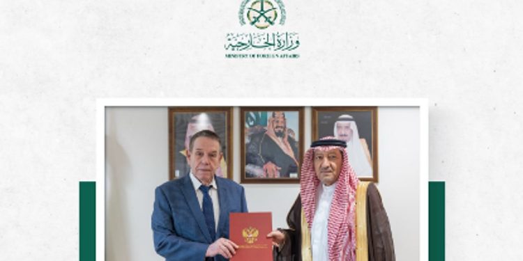 وزير الخارجية يتلقى رسالة خطية من نظيره الروسي