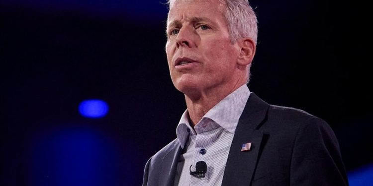 وزير الطاقة الأمريكي يستبعد قفزة النفط إلى 200 دولار رغم تصاعد الحرب