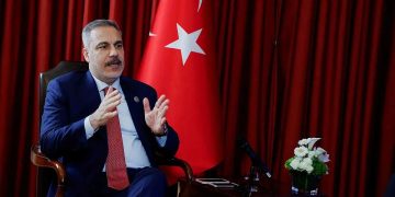 وزير خارجية تركيا: تشكيل قيادة جديدة في إيران قد ينهي الحرب