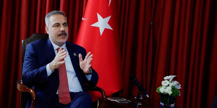 وزير خارجية تركيا: تشكيل قيادة جديدة في إيران قد ينهي الحرب