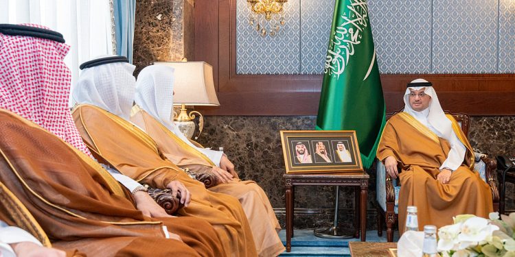 محافظ الأحساء يستقبل رئيس وأعضاء مجلس إدارة الجمعية الخيرية لتيسير الزواج ورعاية الأسرة "رعاية"