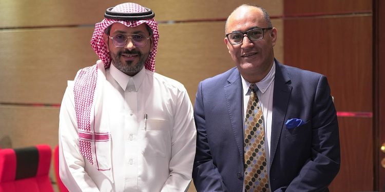 "معاذ الشيخ" ينال الدكتوراه في توظيف الذكاء الاصطناعي لإدارة السمعة المؤسسية