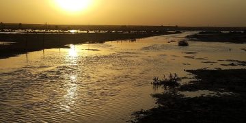 بالصور.. جمال الطبيعة يجذب الزوار إلى شعيب ضيده بالقصيم