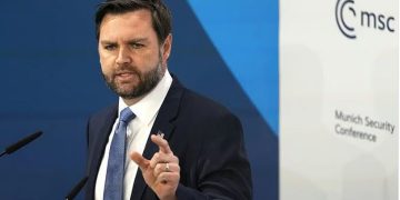 «ذا أتلانتك»: فانس يشكك في تقييمات مخزونات الأسلحة وسط مخاوف من استنزاف ذخائر حيوية