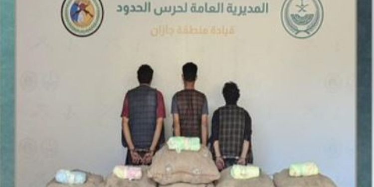 القبض على 7 مخالفين من الجنسيتين اليمنية والإثيوبية لتهريبهم القات بجازان وعسير
