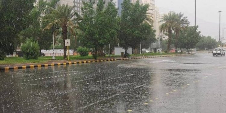أمن الطرق ينبه إلى هطول أمطار غزيرة ببعض مناطق المملكة 
