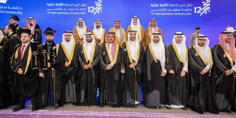 أمير القصيم يرعى تخريج الدفعة الـ12 من طلاب جامعة سليمان الراجحي بالبكيرية