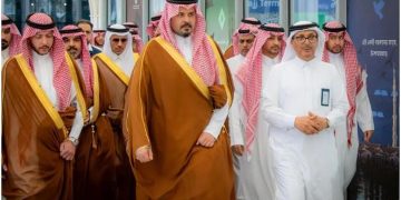 أمير المدينة المنورة يقف على جاهزية الجهات المعنية بخدمة ضيوف الرحمن بمطار الأمير محمد بن عبدالعزيز