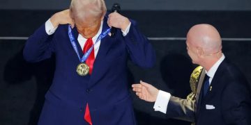الأجدر بلا منازع.. البيت الأبيض يدافع عن حصول ترامب على جائزة الفيفا للسلام