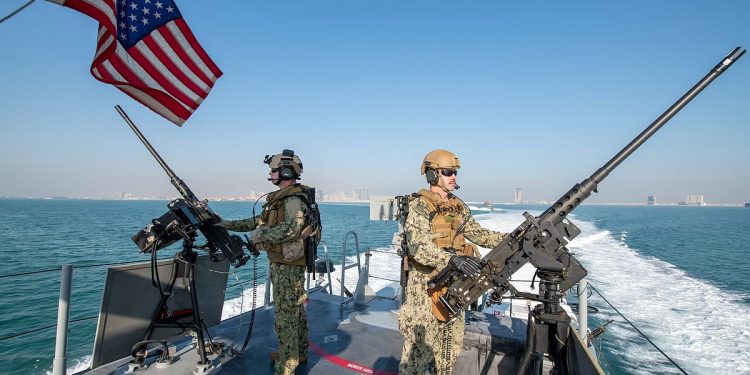 البحرية الأمريكية تعترض 3 ناقلات نفط إيرانية في المياه الآسيوية