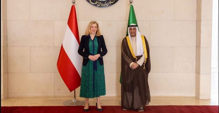 «البديوي» يستعرض مع وزيرة خارجية النمسا تداعيات الاعتداءات الإيرانية على دول مجلس التعاون