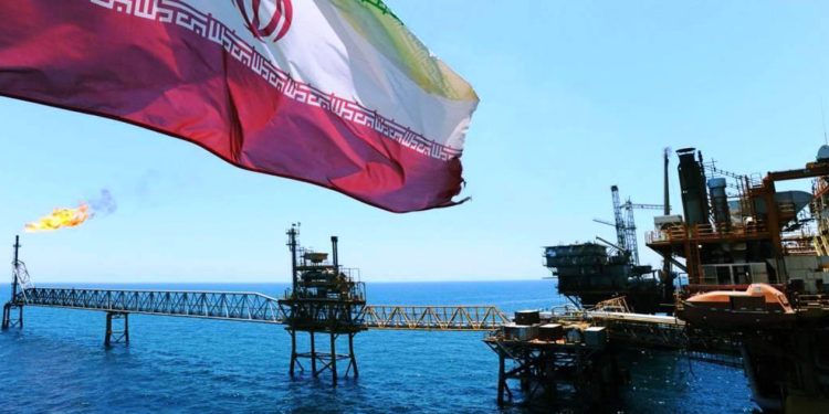 الجيش الأمريكي يعلن تضييق الخناق على صادرات النفط الإيرانية
