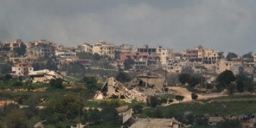 الجيش الإسرائيلي يطوّق 'بنت جبيل' عشية مفاوضات واشنطن