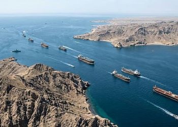 «الحرس الثوري»: سنتعامل بكل حزم مع أي سفن عسكرية تقترب من مضيق هرمز