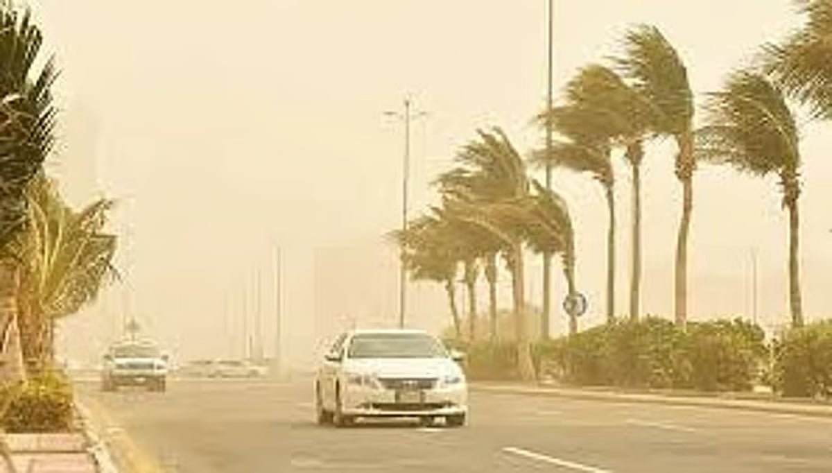 «الحصني»: الرياح الهابطة تضرب طريق «القصيم – المدينة» وتتسبب في أضرار مفاجئة