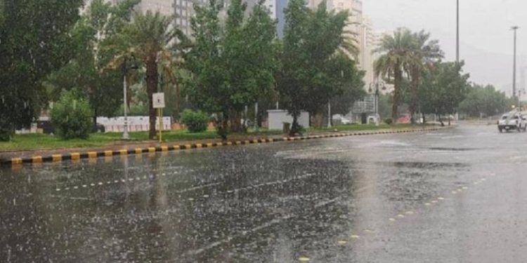 «الدفاع المدني» تُحذر من استمرار هطول الأمطار الرعدية على معظم المناطق حتى الجمعة