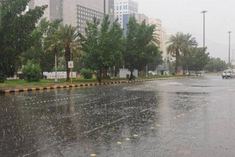 «الدفاع المدني» تُحذر من استمرار هطول الأمطار الرعدية على معظم المناطق حتى الجمعة