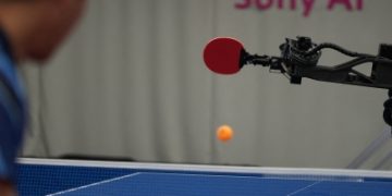 الروبوت 'إيس' يهزم محترفين في تنس الطاولة ويدخل التاريخ