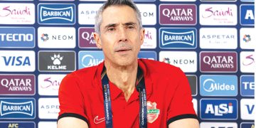 المدير الفني لفريق شباب الأهلي الإماراتي يشيد بأداء فريقه أمام بوريرام يونايتد التايلاندي