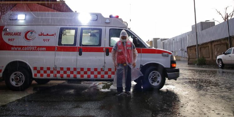 «الهلال الأحمر» بالرياض يرفع جاهزيته مع الحالة المطرية التي تشهدها المنطقة