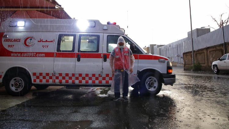 «الهلال الأحمر» بالرياض يرفع جاهزيته مع الحالة المطرية التي تشهدها المنطقة