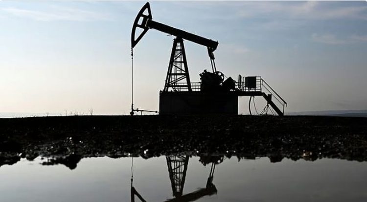 انخفاض أسعار النفط وسط توقعات استئناف محادثات الولايات المتحدة وإيران