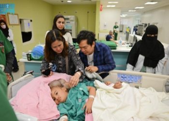 بدء فصل التوأم الملتصق الفلبيني 'كليا وموريس آن' في الرياض