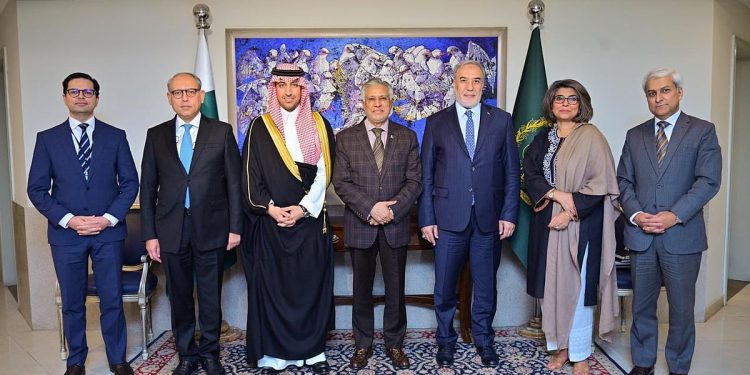 بمشاركة المملكة ومصر وتركيا وباكستان.. اجتماع رباعي في إسلام آباد