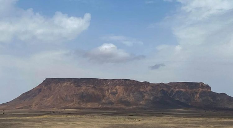 جبل طمية وجهة سياحية بارزة تعكس تنوع تضاريس القصيم