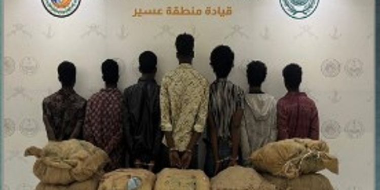 حرس الحدود بعسير يقبض على 7 إثيوبيين لتهريبهم 147 كيلوجراما من القات المخدر