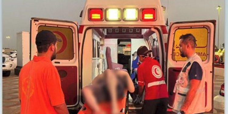 حرس الحدود بعسير ينقذ مواطنًا من الغرق أثناء ممارسة السباحة