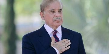 رئيس الوزراء الباكستاني يشيد بدعم المملكة ودول المنطقة لوقف إطلاق النار