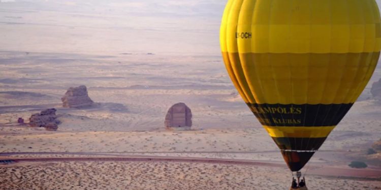 رحلات المنطاد في العُلا.. تجربة تتجاوز الترفيه إلى استكشاف الطبيعة